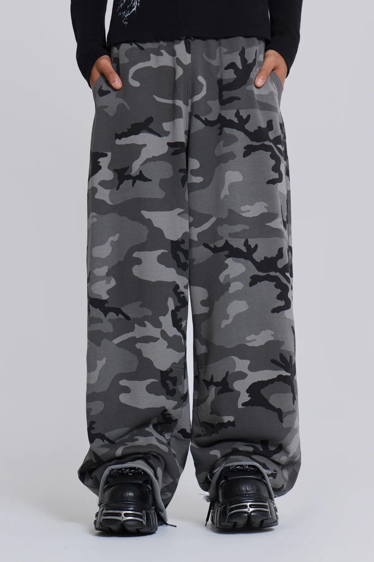 Baggy Sweat Pants - Camo
